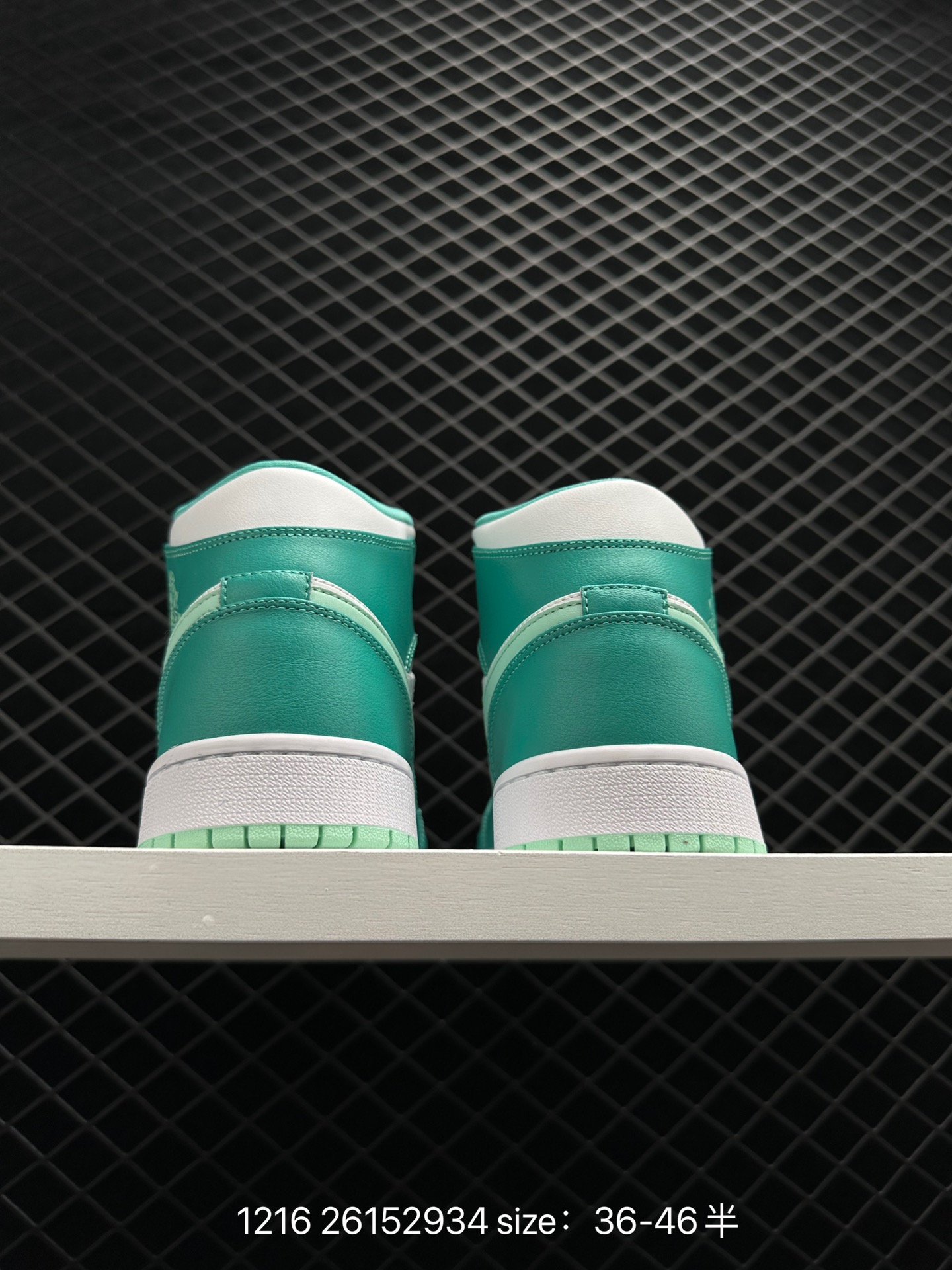 Air Jordan 1 Mid“Light Smoke Grey”